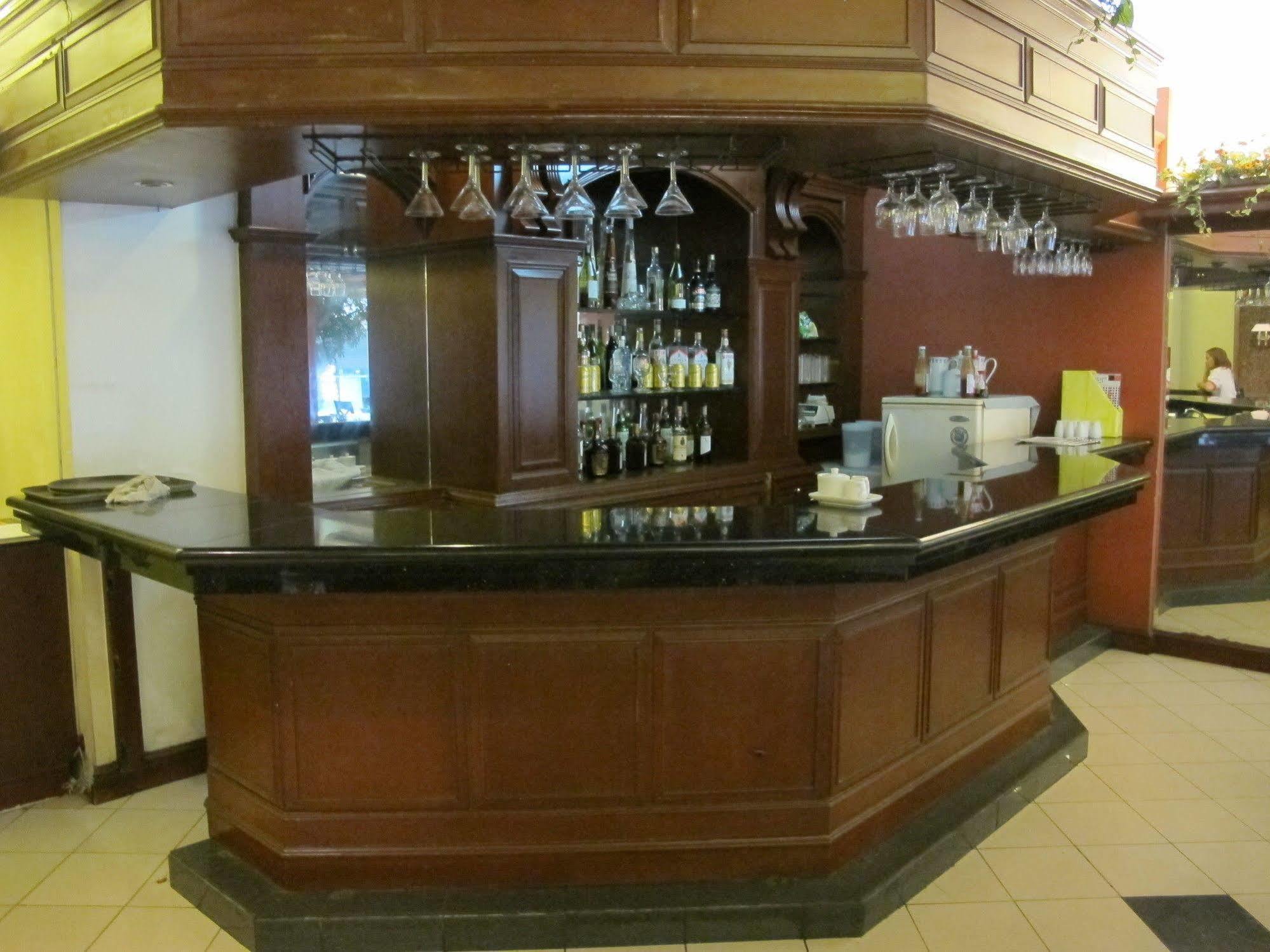 Mabini Mansion Hotel & Residential Suites Маніла Екстер'єр фото