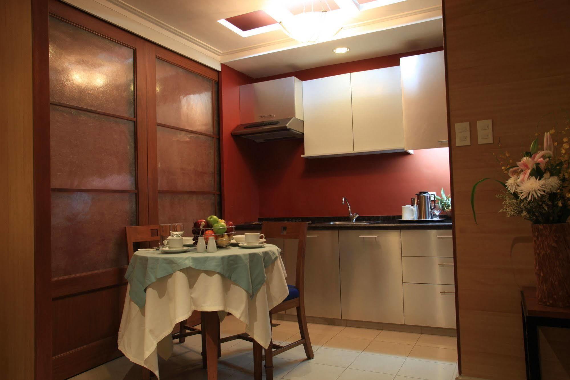 Mabini Mansion Hotel & Residential Suites Маніла Екстер'єр фото