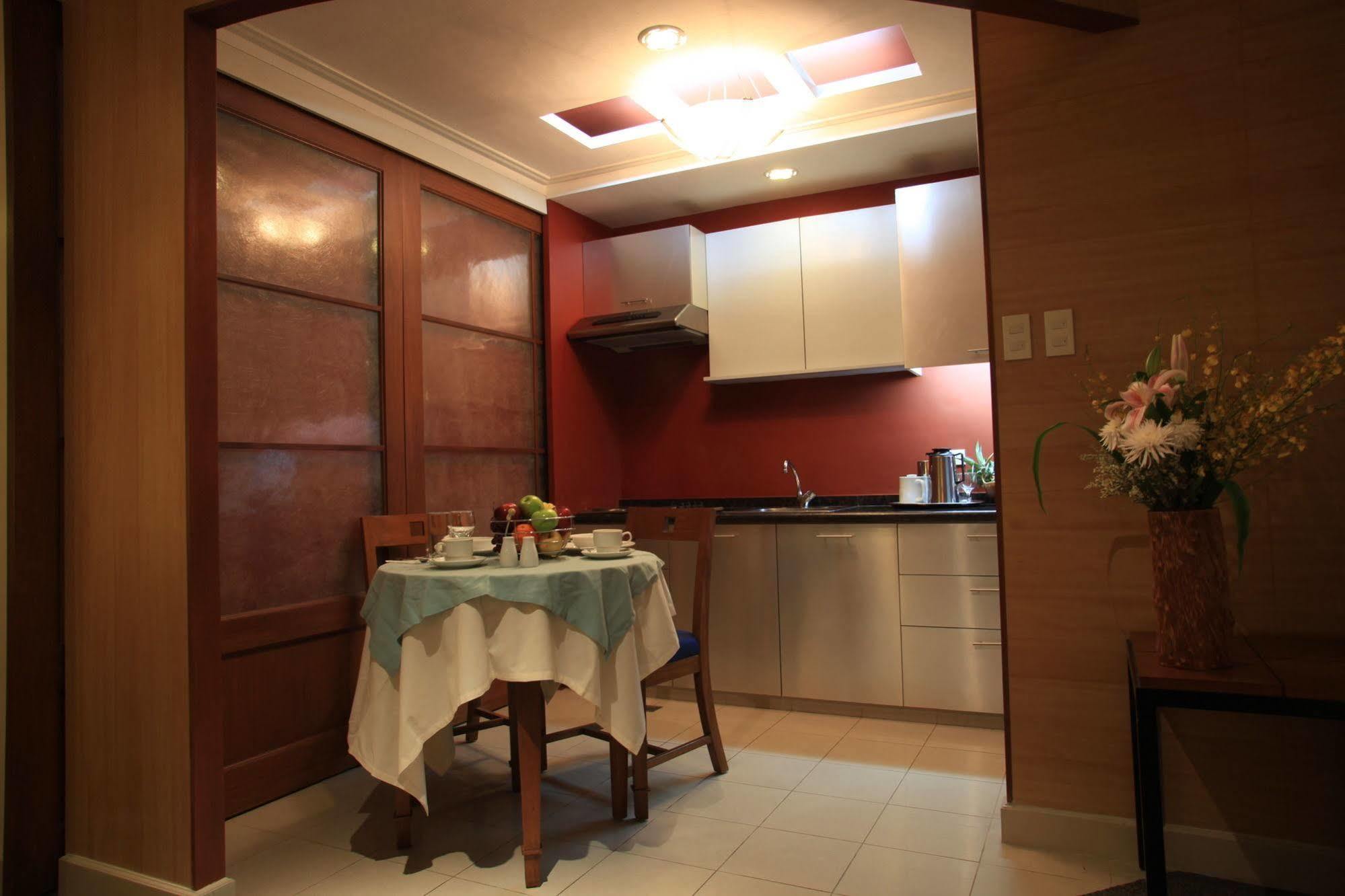 Mabini Mansion Hotel & Residential Suites Маніла Екстер'єр фото