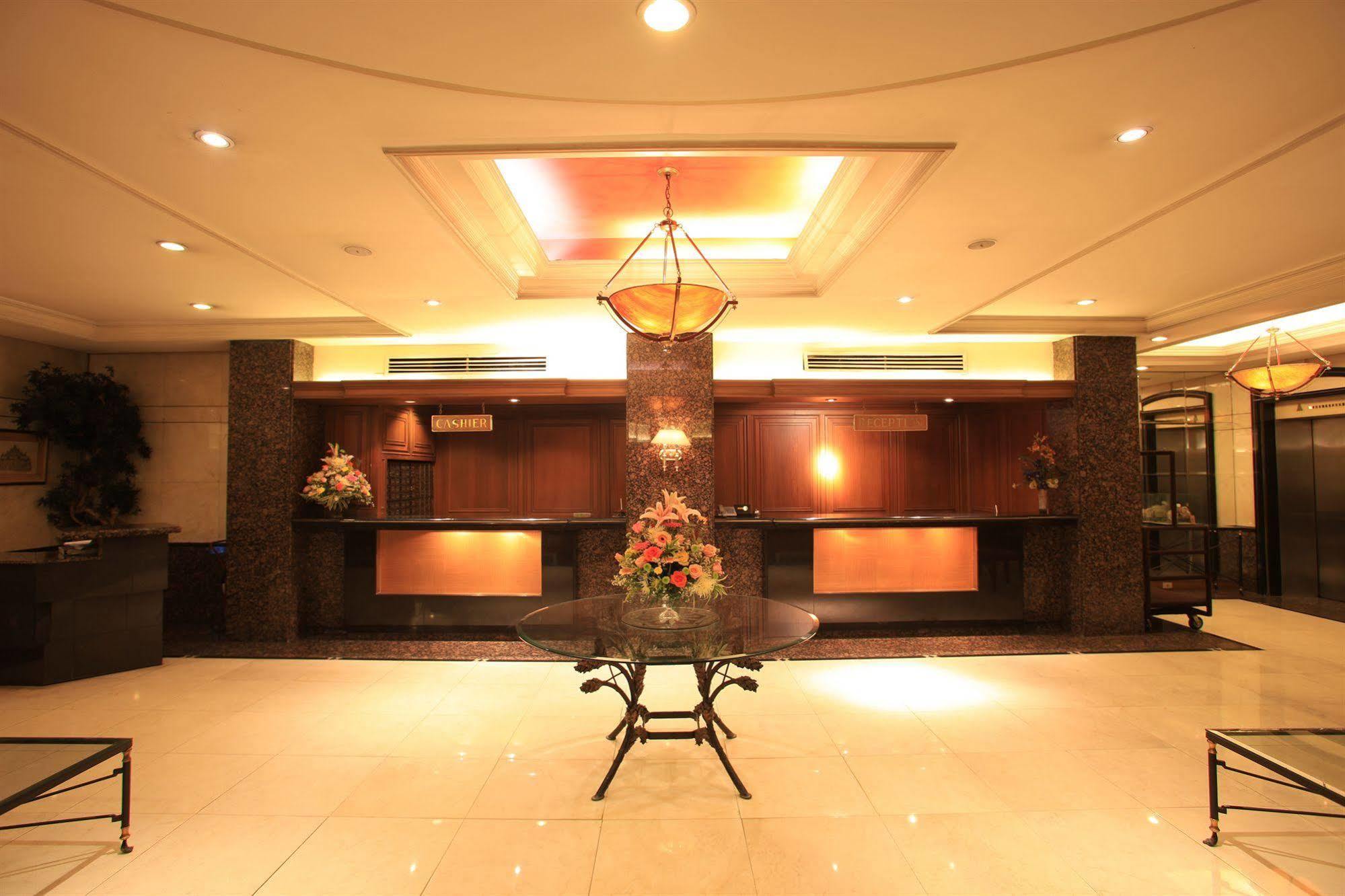Mabini Mansion Hotel & Residential Suites Маніла Екстер'єр фото